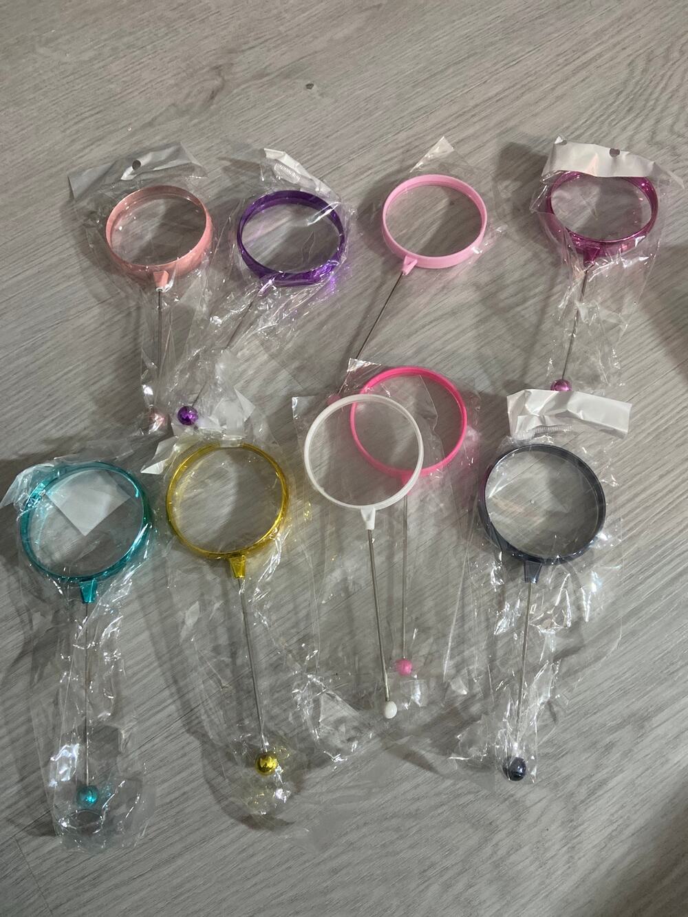 Five piece beadable magnifying glasses, assorted colors